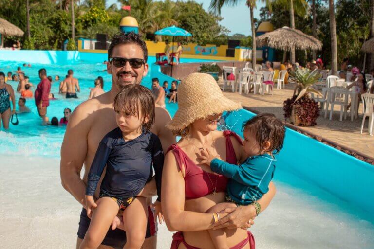 veja se vale a pena levar criancas em parques aquaticos