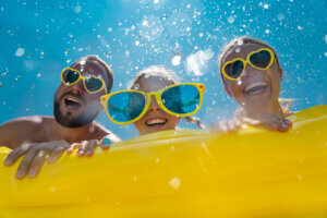 Como escolher o parque aquático ideal para visitar | piscina | Acquamania